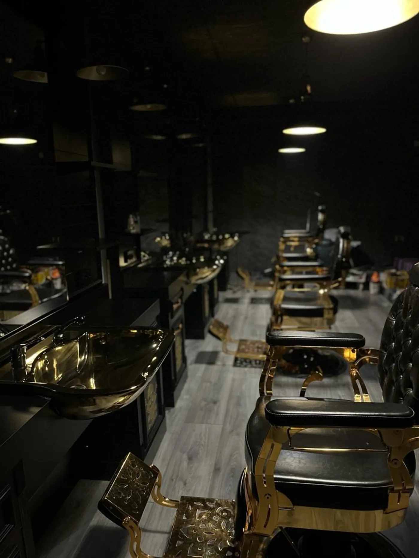Wasch- und Barberbereich bei Gold Cut